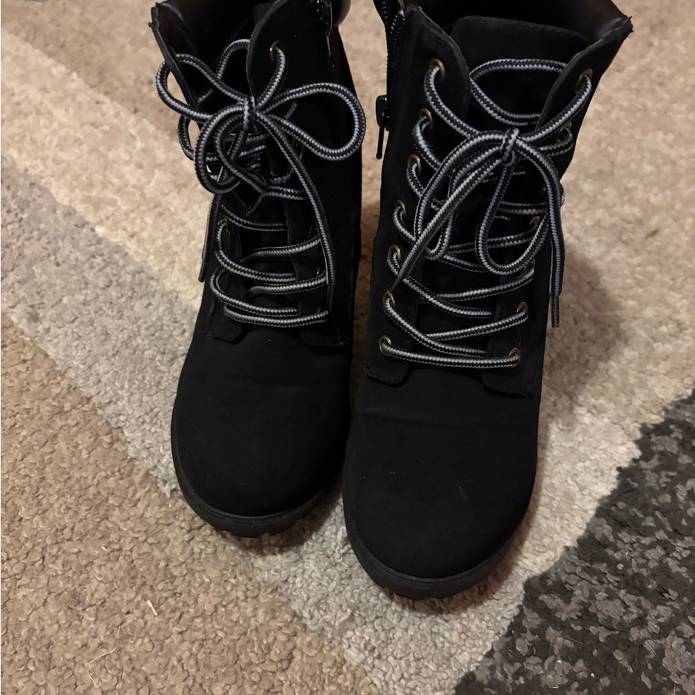 Stylish Black Lace-Up Women's Boots